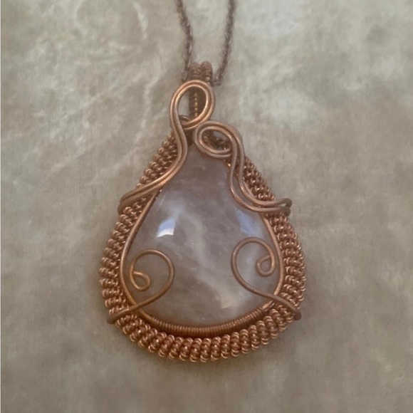 New! Hand Crafted Coper Wire Rose Quartz Pendant and Matching Chain Neck… - Picture 2 of 9